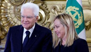 Meloni toma posesión