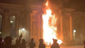 Francia recae en la violencia